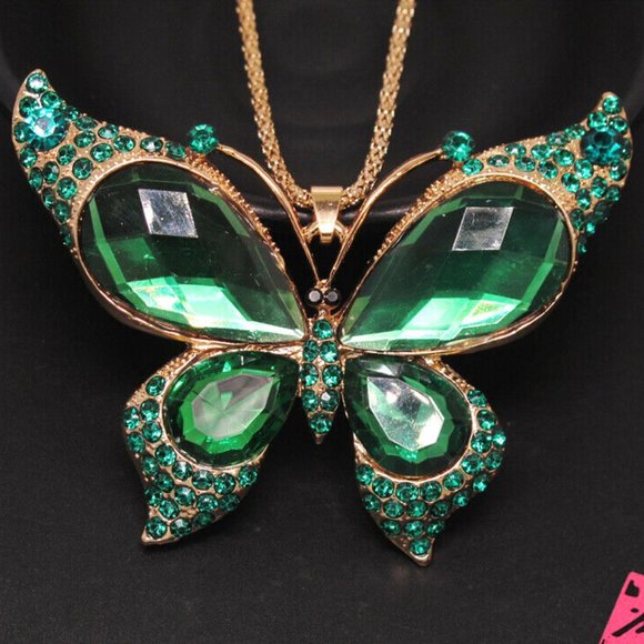 Sparkly Emerald CRYSTAL & Rhinestone BUTTERFLY Pendant Necklace - Picture 1 of 6